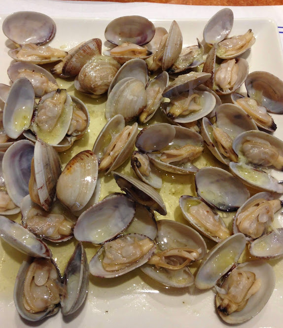 Clams in white wine (Almejas) in Galicia